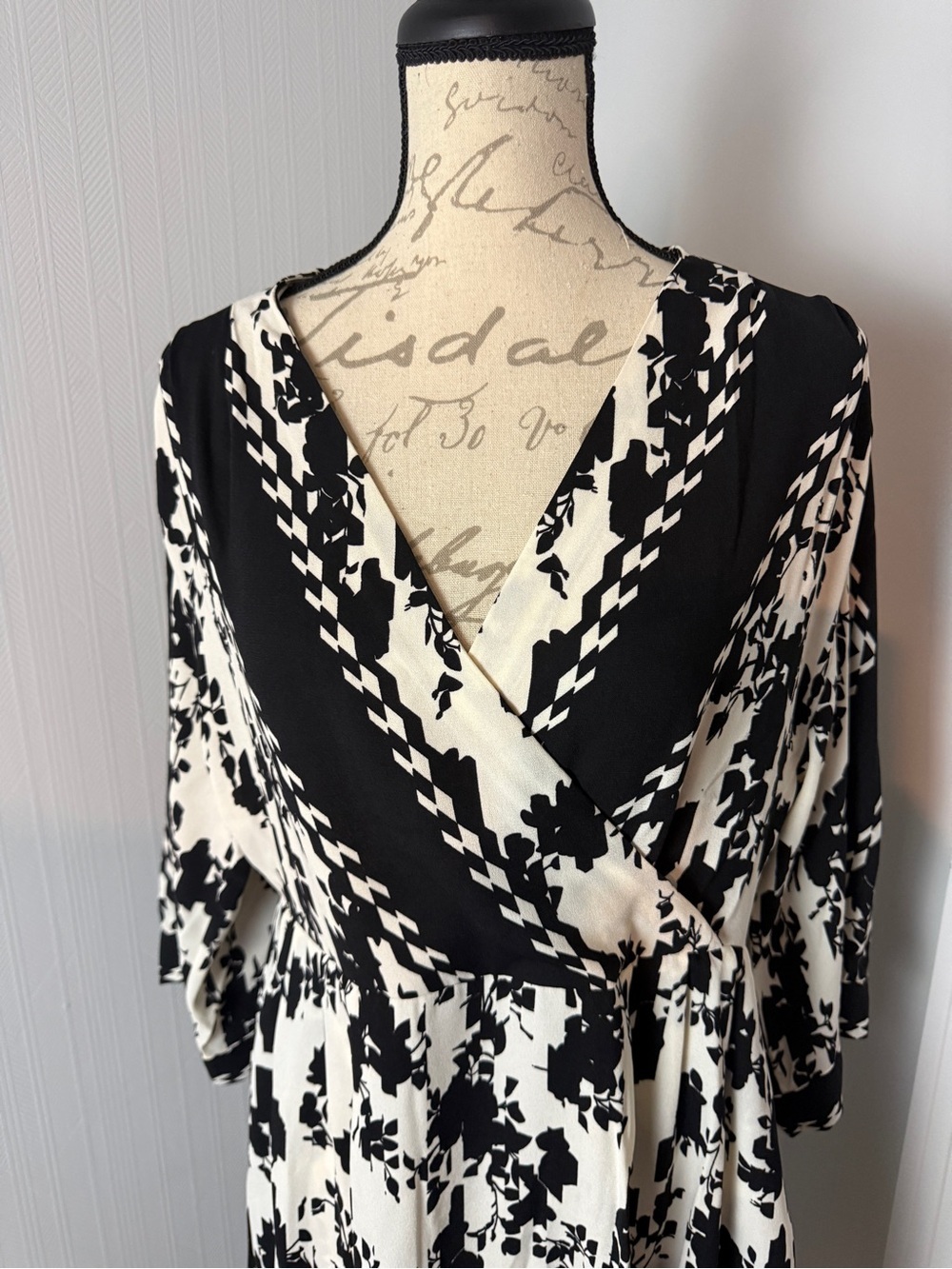 Cabi X-Factor Dress 6369 Black White Floral Geometric Faux Wrap Mini Medium NEW - Picture 3 of 10